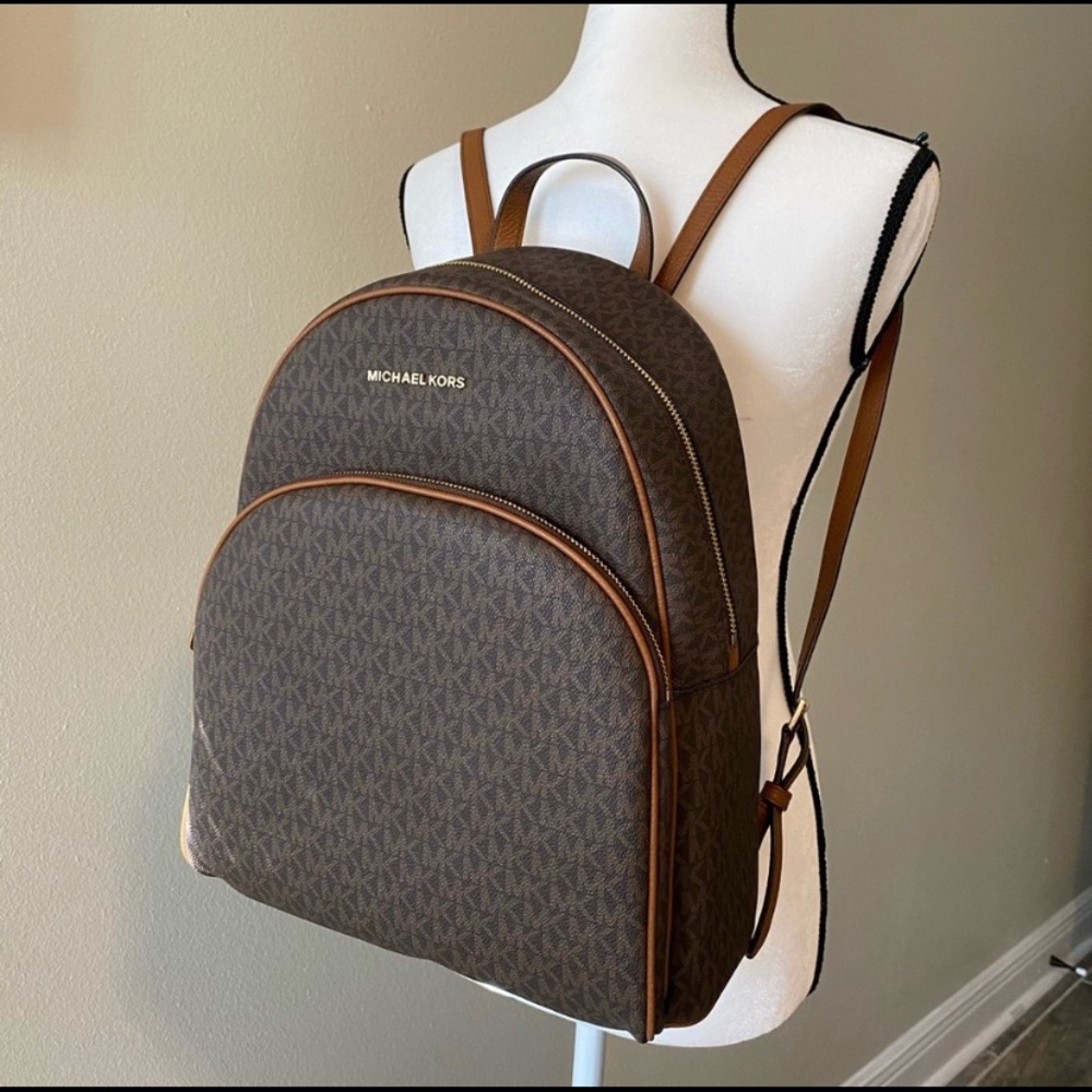 MICHAEL KORS Jet Set Abbey Backpack